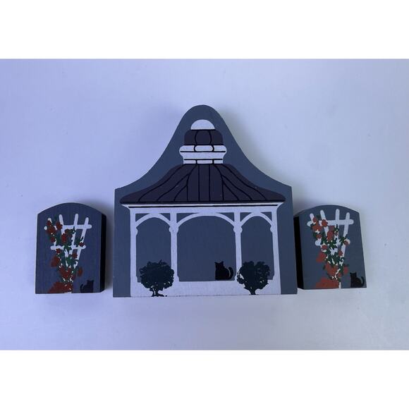 Cat’s Meow Retired 1990 Reversible Bandstand +Flowers Wooden Village Accessory - Picture 1 of 8